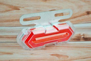 Габаритный фонарь LED с поворотом и подсветкой 24V красный AL-00307 фото